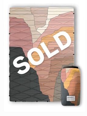 Nomadix Grand Canyon puffer blanket 74” x 55” NWT